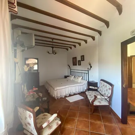 梅森福恩特德尔皮诺酒店 2* 奥维拉