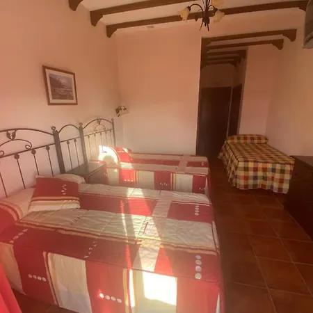 Meson Fuente Del Pino Hotel 2*